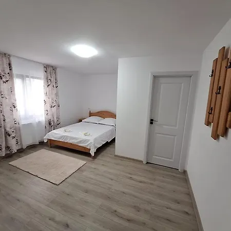 Pensiunea Poiana Muntilor *